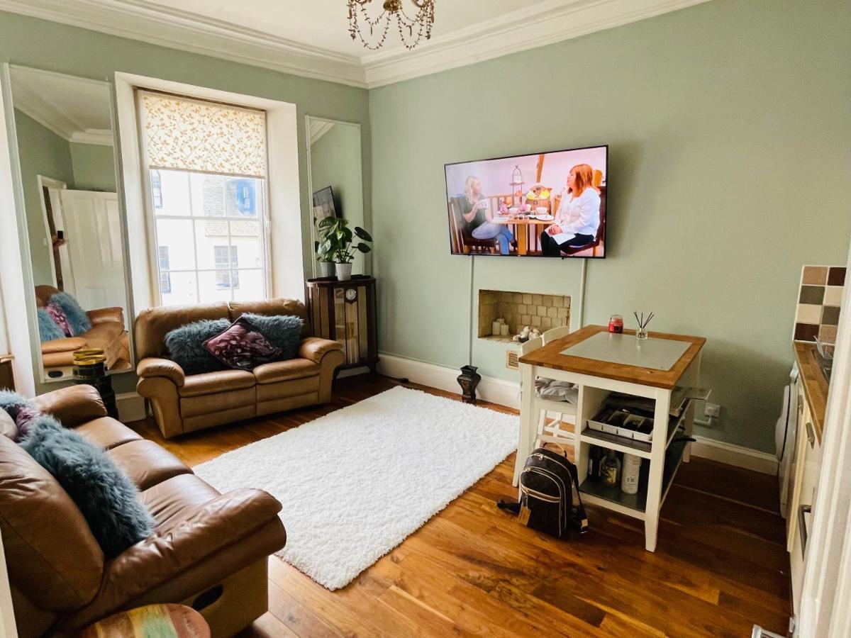 Charming 2-Bedroom Apartment Located In Ер Екстер'єр фото